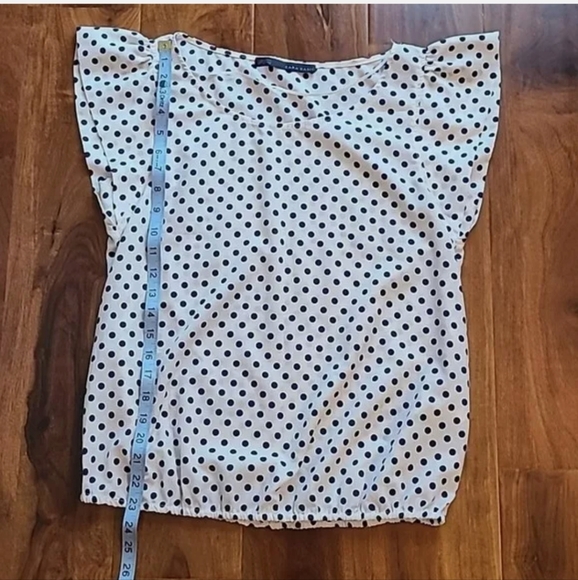 Zara White Polka-dot Top Blouse with Flutter Sleevs ASO Kate Middleton - Picture 6 of 12